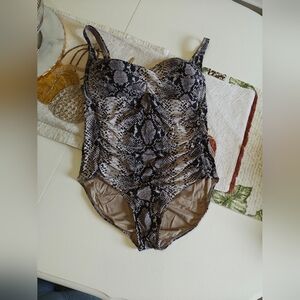 bond-eye Australia Snakeskin Print Swimsuit 12 D/DD